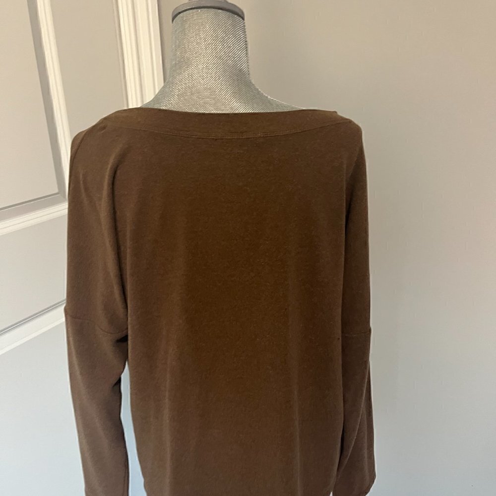 LS Plush Hi Low V Neck Top Size M Mocha Excellent condition - Picture 3 of 4